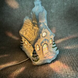 VTG Hard to Find Enesco‎ Porcelain Winter Church Light Included & Tested